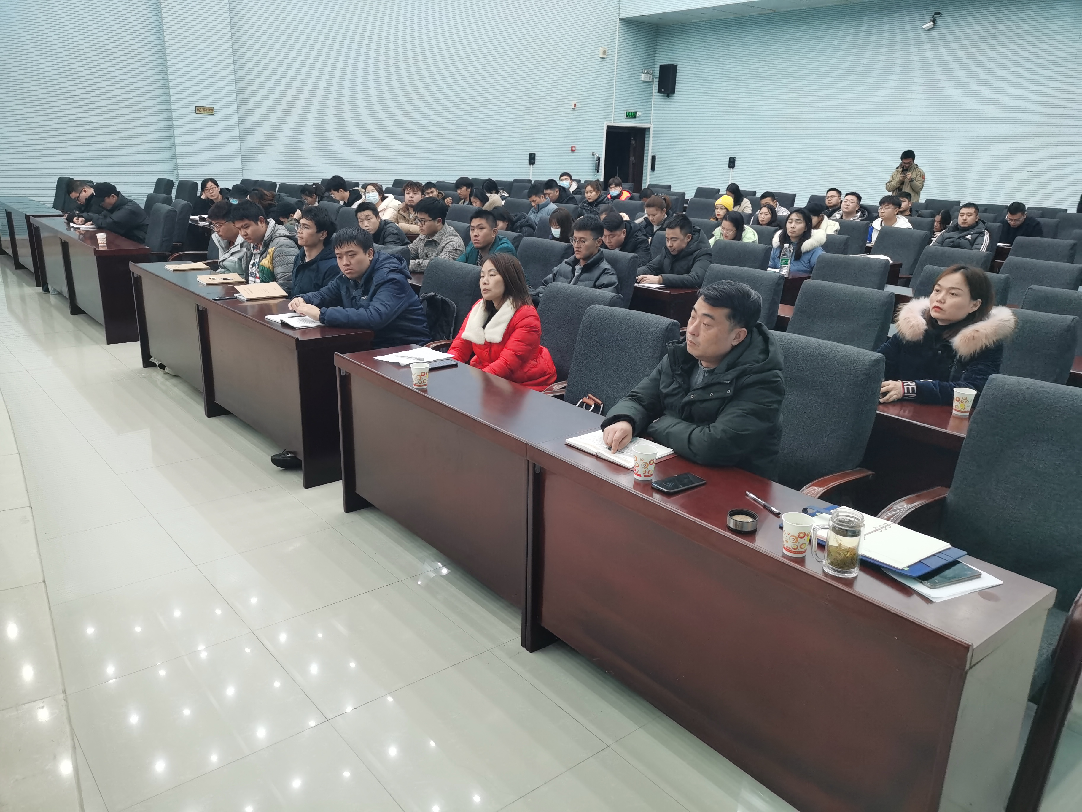 圖一:研究生教育教學部師生參會現(xiàn)場