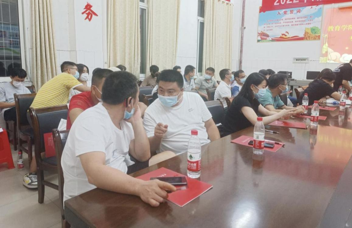 老師與家長們交流
