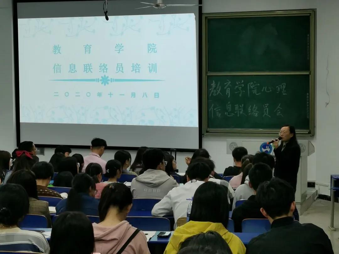 副書記李霞在發(fā)表講話