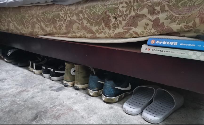 圖三 鞋子擺放一角