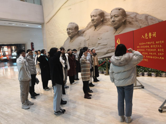 黨員重溫入黨誓詞