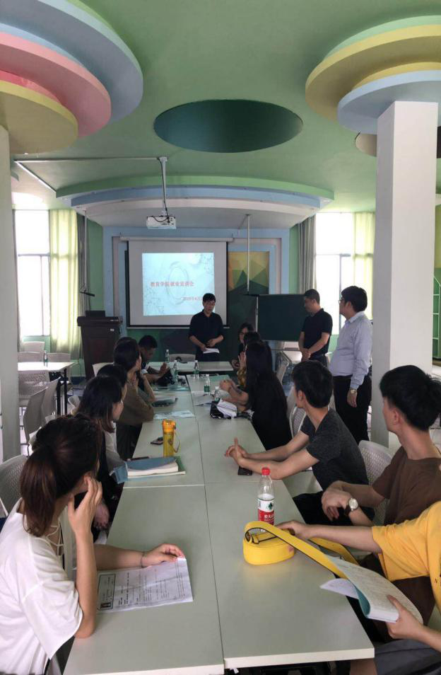 圖為:周月朗書記致辭