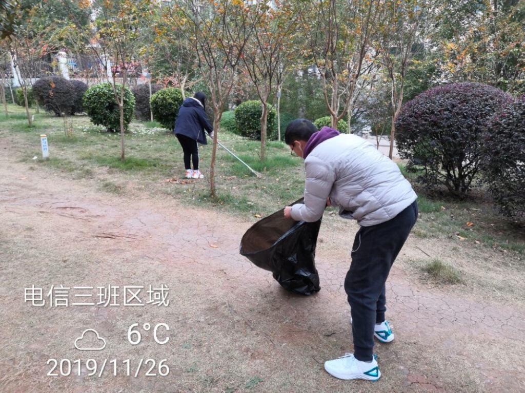 (同學(xué)們積極勞育中)
