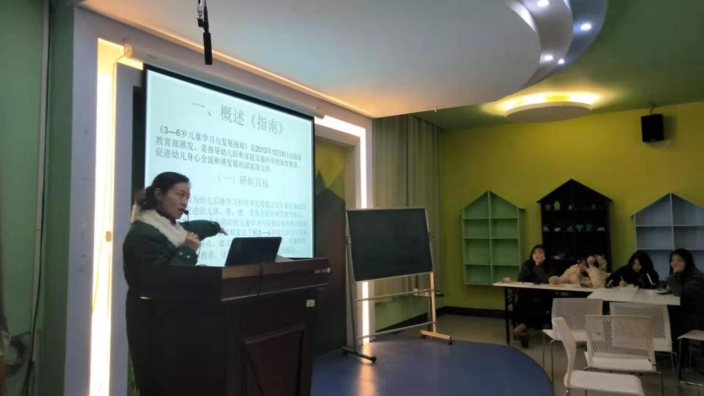 肖艷老師做講座