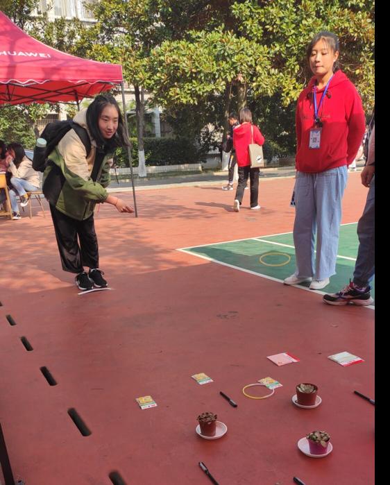 (同學(xué)積極參加活動(dòng))