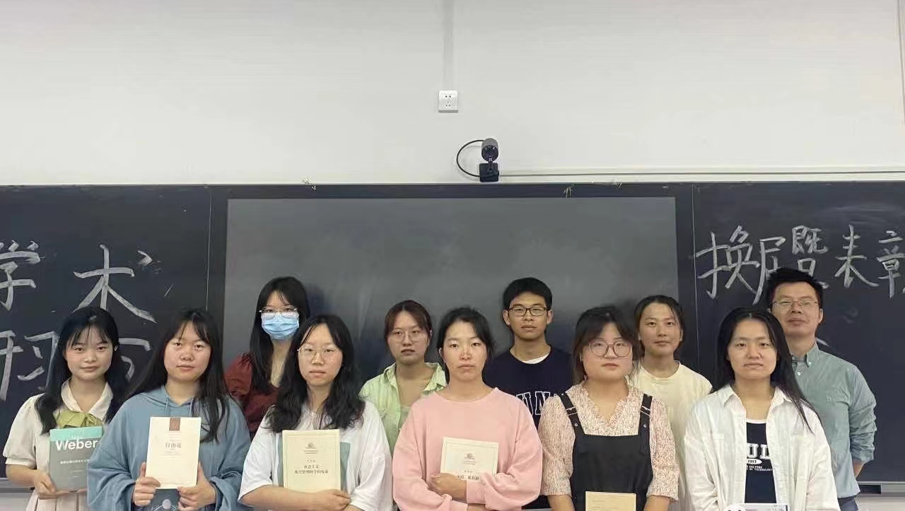 (圖為學術研習坊全體成員合影)