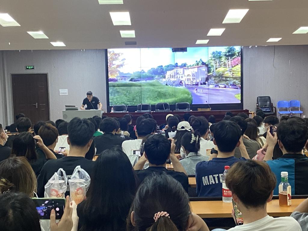 圖二:譚鐵牛董事長(zhǎng)匯報(bào)