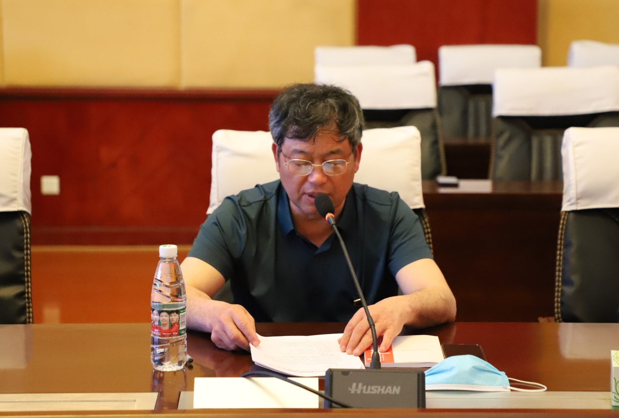 謝光繹主持座談會(huì)