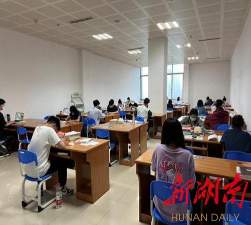 湖南人文科技學(xué)院圖書館新建第三考研自習(xí)室