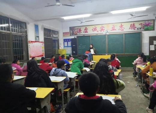 走進(jìn)杉山中學(xué)實習(xí)生課堂