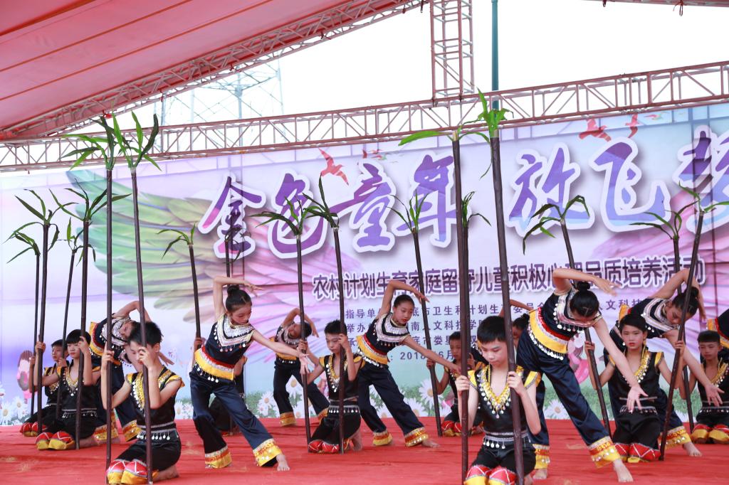 雙江中學(xué)學(xué)生表演節(jié)目