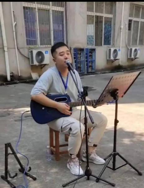 學(xué)長吉他彈唱