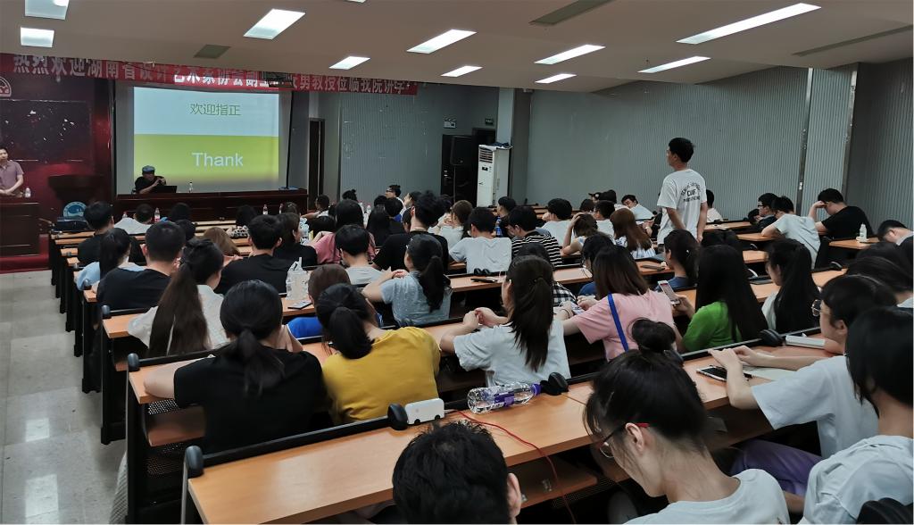 安勇教授解答學(xué)生的疑惑