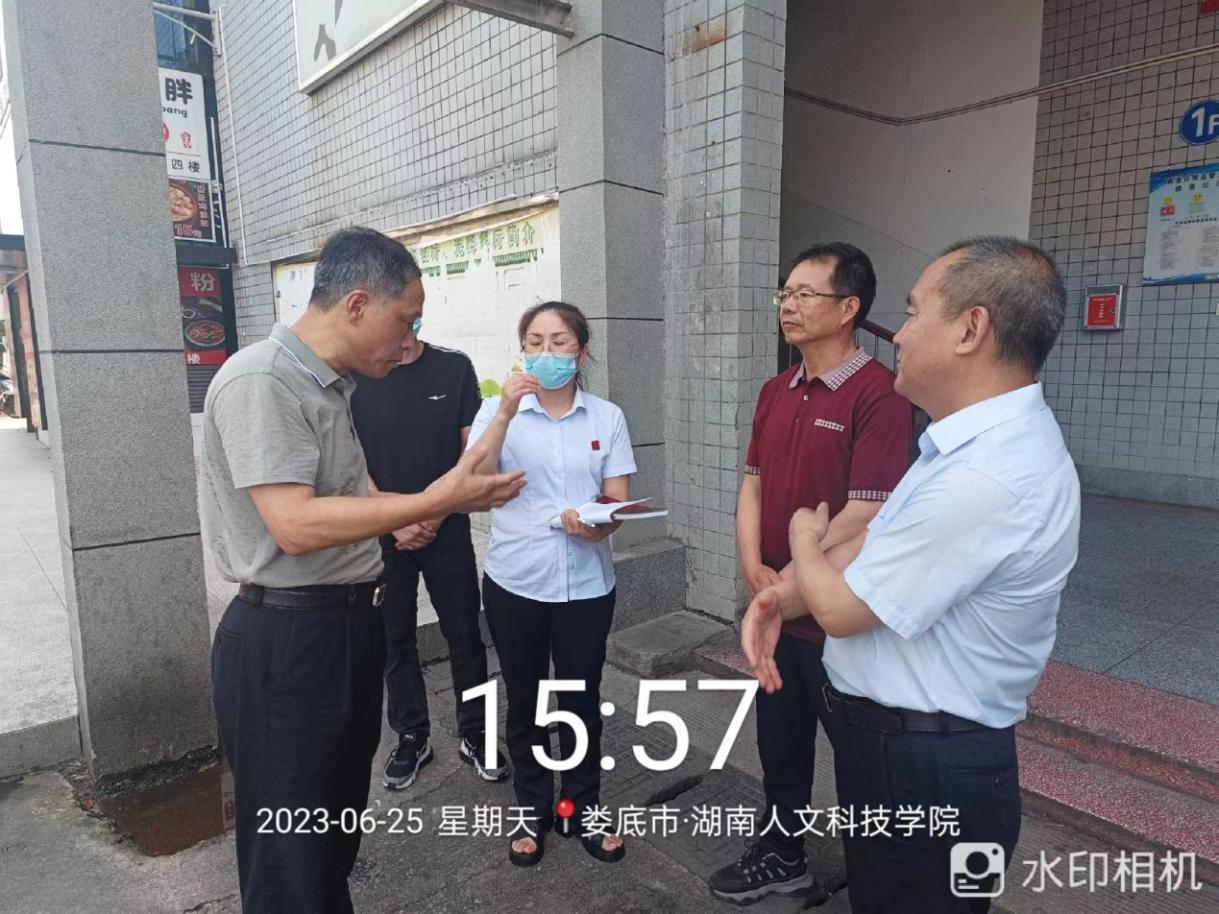 圖五 檢查組走后,劉鐵銘、劉鐵峰高度重視,召集餐飲科全體人員及公司負(fù)責(zé)人,開了工作部署會。
