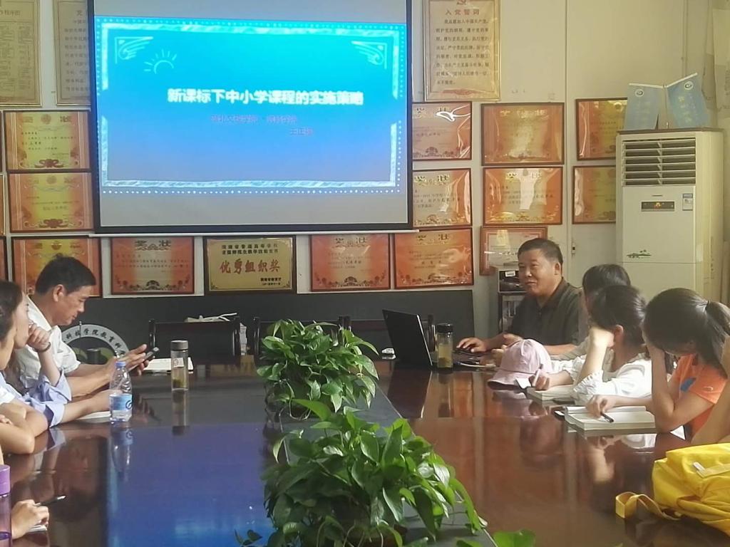 王正福教授為師生做講座