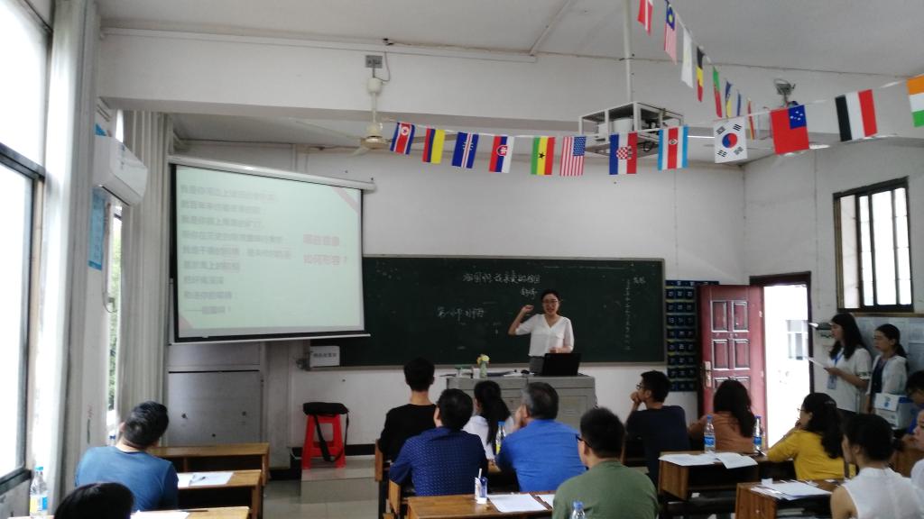 一等獎(jiǎng)獲得者——人文教育教育專業(yè)高旭同學(xué)競(jìng)賽選手競(jìng)賽現(xiàn)場(chǎng)