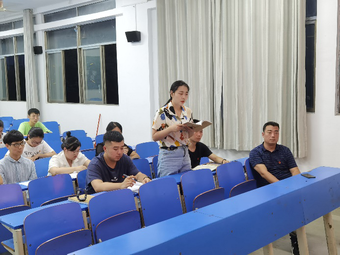 圖2 黨員發(fā)言